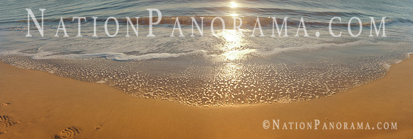 Tide and waves at sunrise.