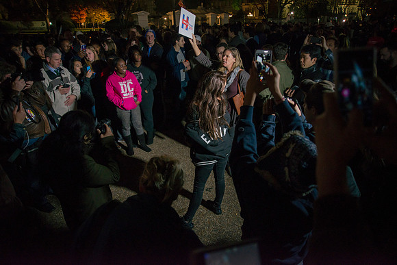 Trump supporter  near The White House humiliated and outnambered